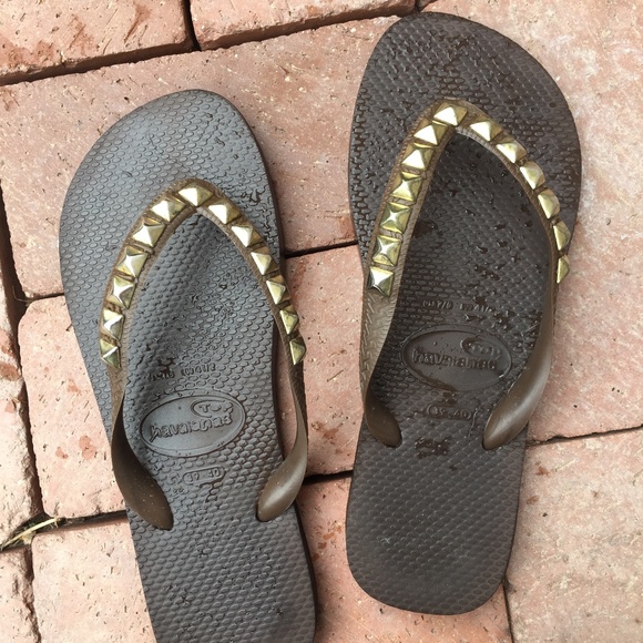 havaianas with studs